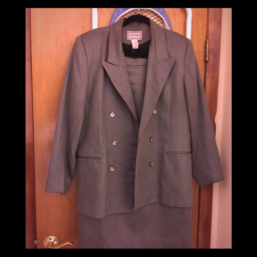 SuitsMe Double Breasted grey skirt suit! A size 18